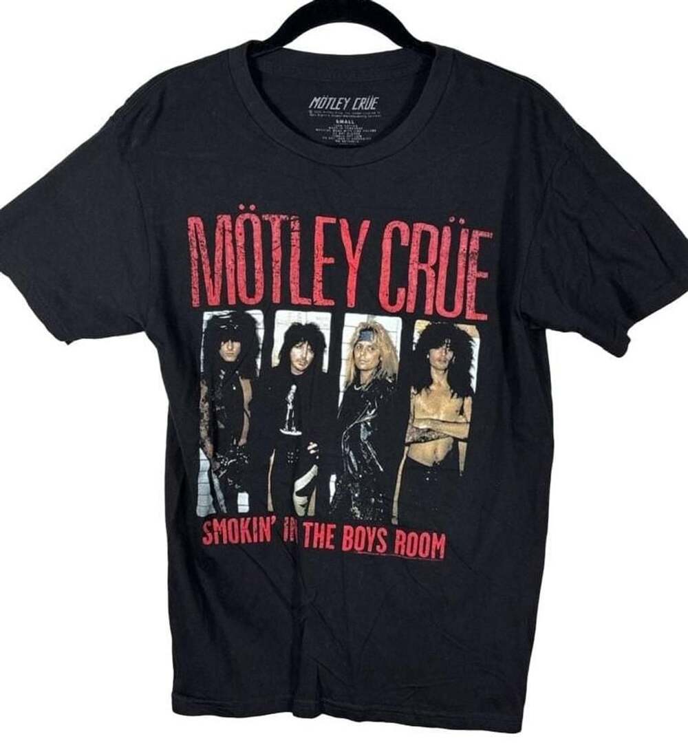 Motley Crue Smokin In The Boys Room T-Shirt Size Small Black Band Tee